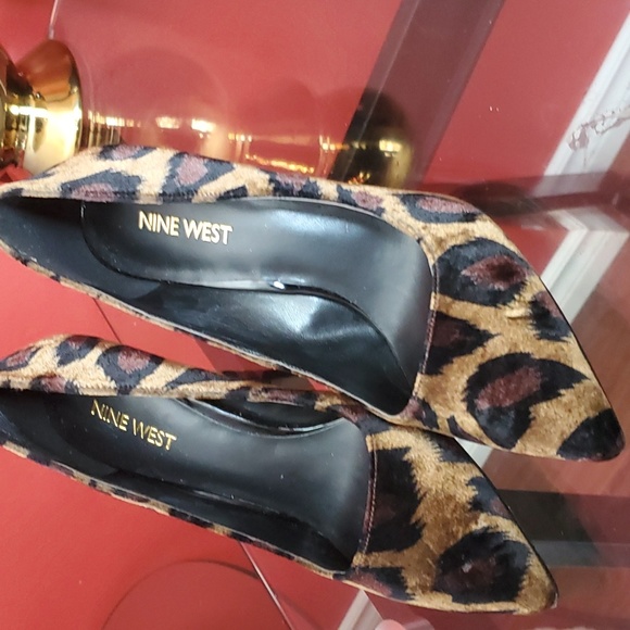 Shoes - Picture 1 of 3